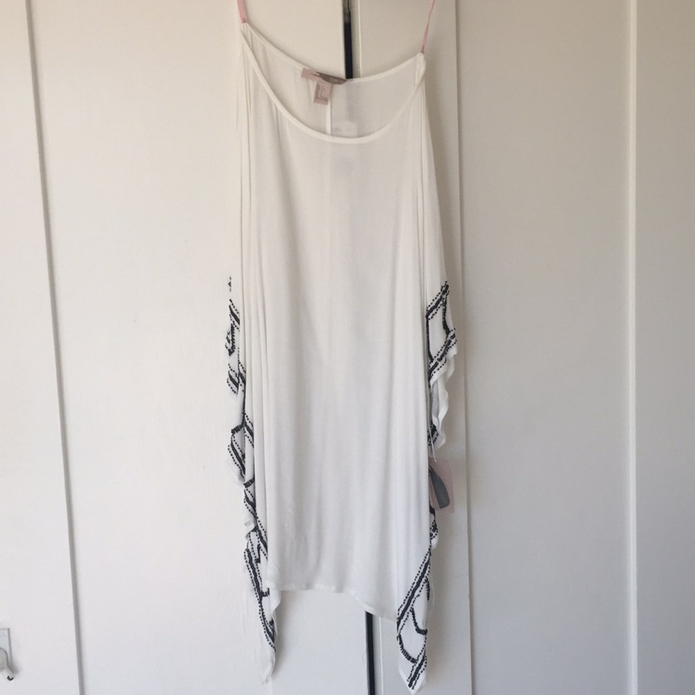 Forever 21 woven Top Ivory/ Black Beaded Design